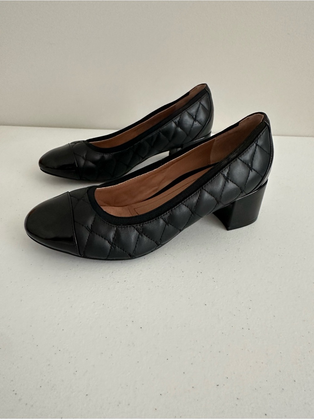 Women’s 9 Vionic Black Ruby Quilted Leather Block Heel Pump Shoe